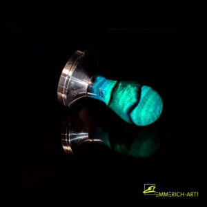 Handgefertigter Kaffee-Tamper mit kunstvollem Griff aus marmoriertem Epoxidharz und stabiler Edelstahlbasis – exklusives Design von Emmerich Art.